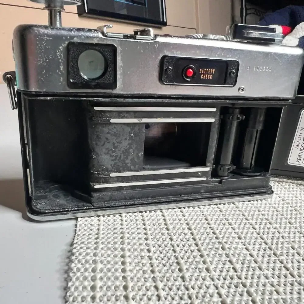 Vintage Yashica Electro 35 GSN Rangefinder‎ Camera w/ Yashinon 45mm f/1.7 Lens